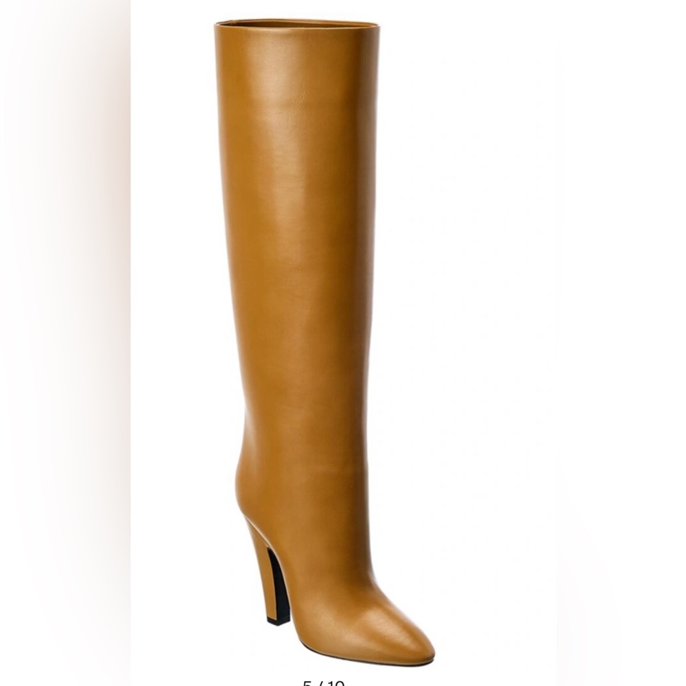 68 Knee-High Leather Boots
Saint Laurent
42 (12)
Brown
$1,595.00 original Price